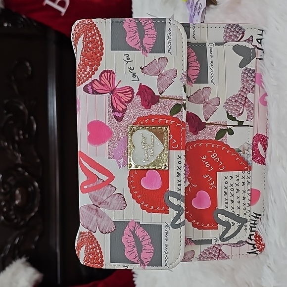 BETSEY JOHNSN PINK n MULTI COLOR LUV BETSEY DMF HANDBAG - Picture 1 of 6